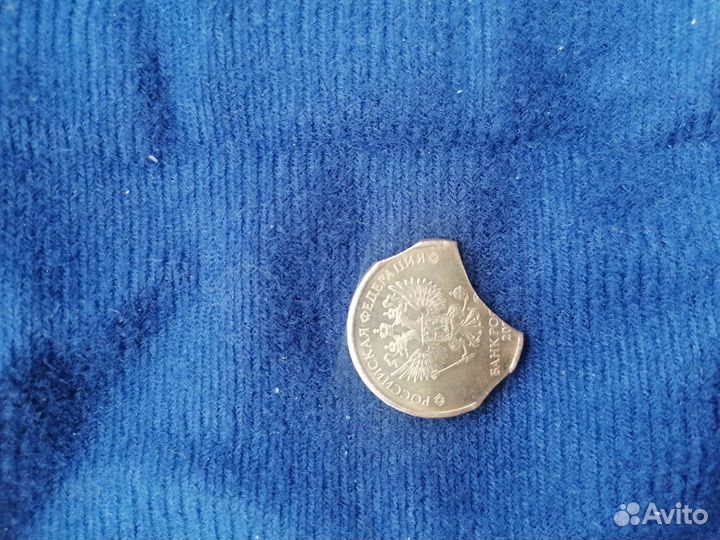 Продам монету с заводским браком новая