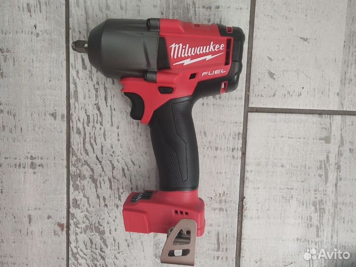 Milwaukee гайковерт 2852-20