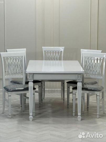 Комплект стол и стулья.Оплата при получении
