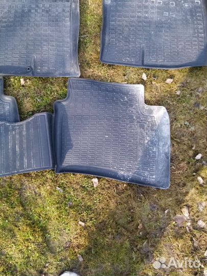 Автомобильные коврики резиновые. Не большой торг