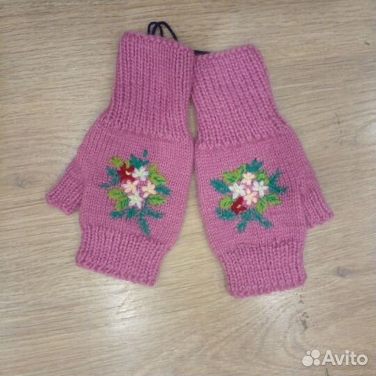 Теплые варежки женские