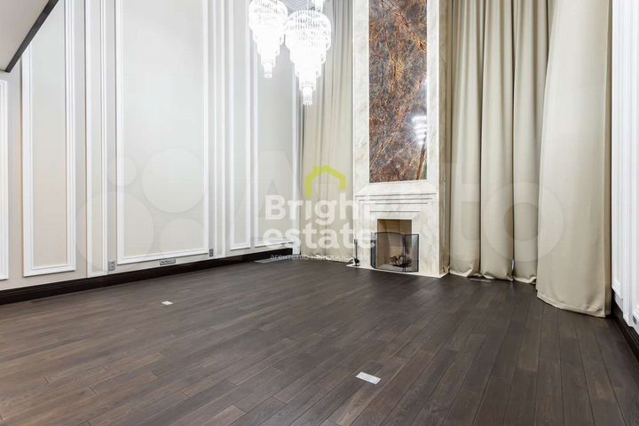 Дом 1017 м² на участке 31,6 сот.