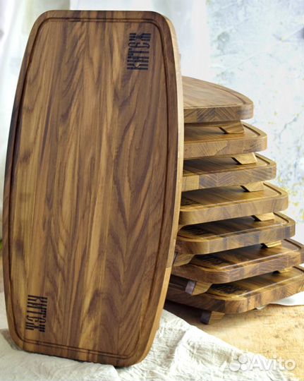 Деревянная сервировочная доска на ножках