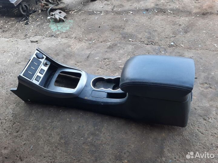 Подлокотник geely emgrand ec7