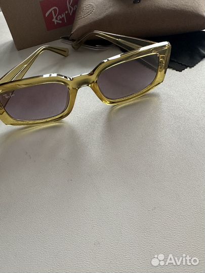 Солнцезащитные очки RAY BAN