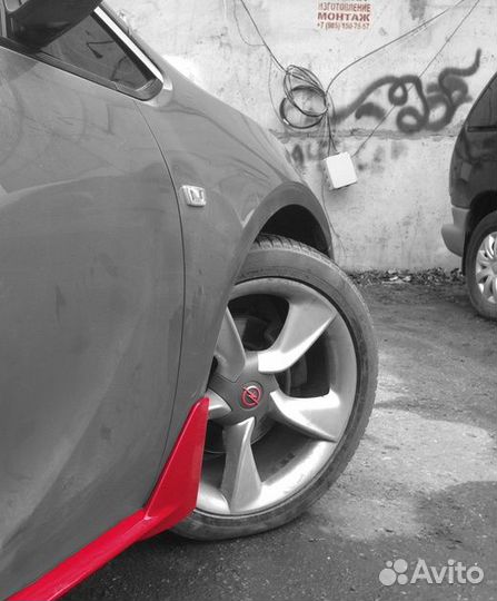 Накладки на пороги GT на Opel Astra J GTC