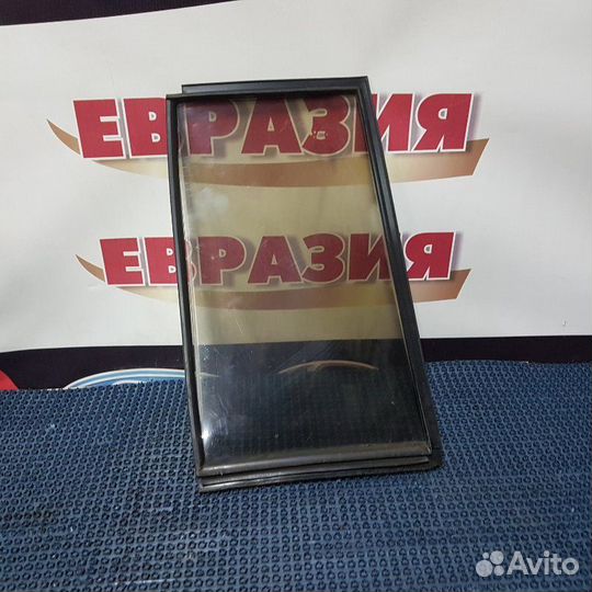Форточка двери задняя правая Mitsubishi Pajero