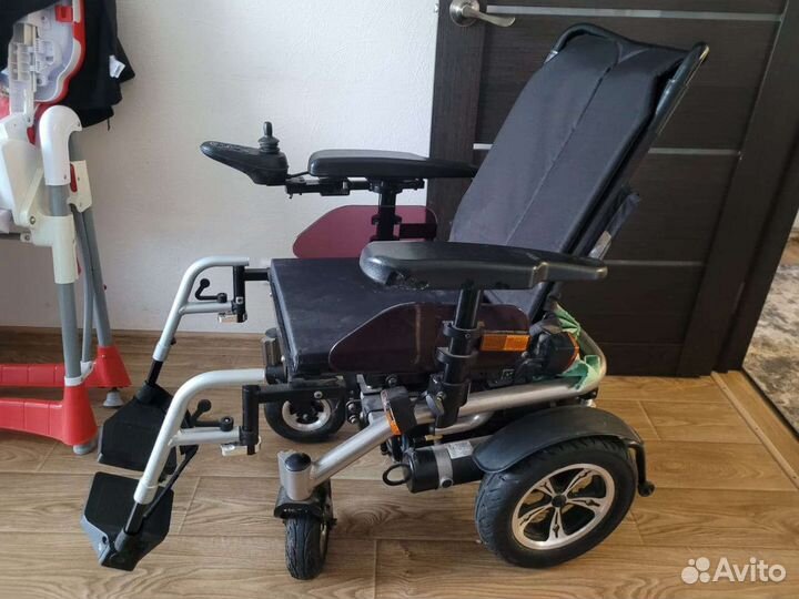 Инвалидная коляска с электроприводом