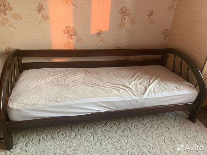 Кровать