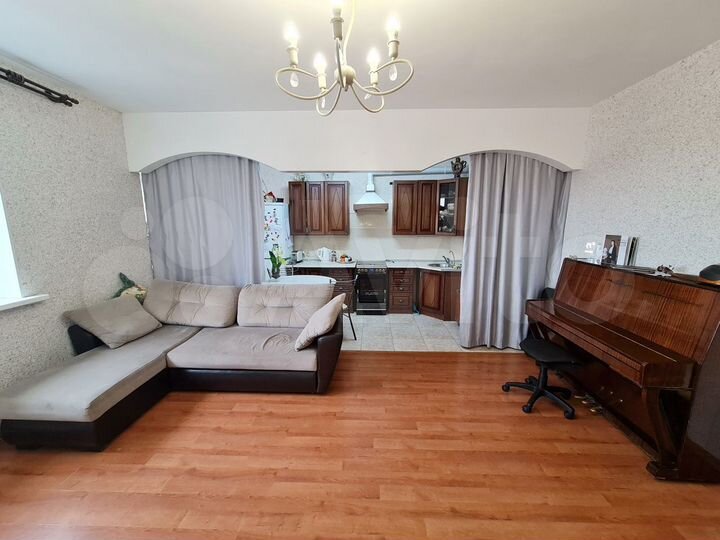 2-к. квартира, 82 м², 8/12 эт.