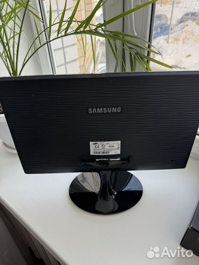 Монитор Samsung