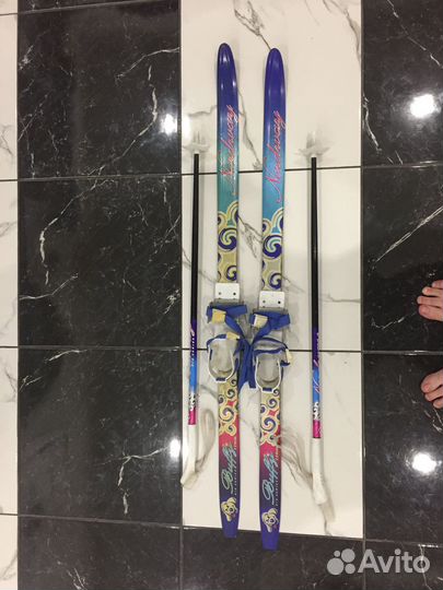 Продам лыжи 110 см на обувь