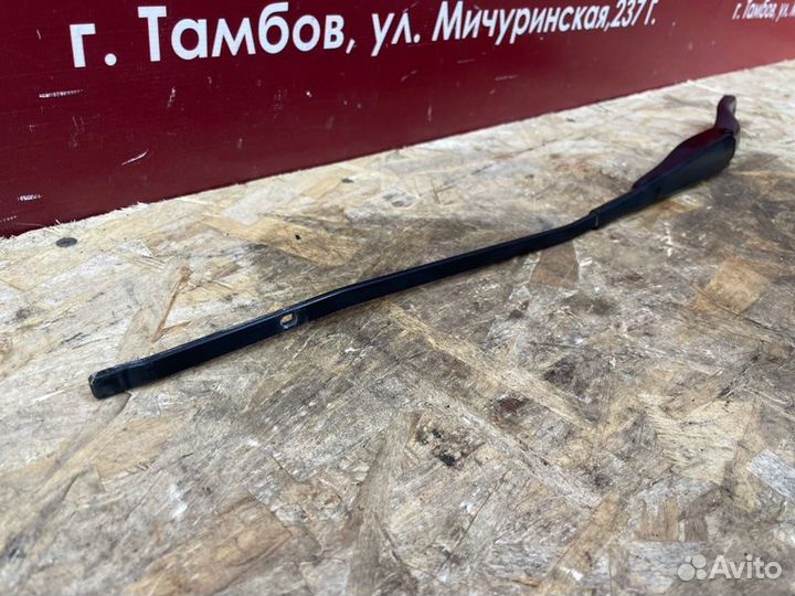 Поводок дворника передний правый Renault Logan