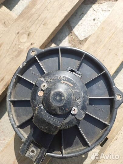 Моторчик печки отопителя Toyota caldina t190