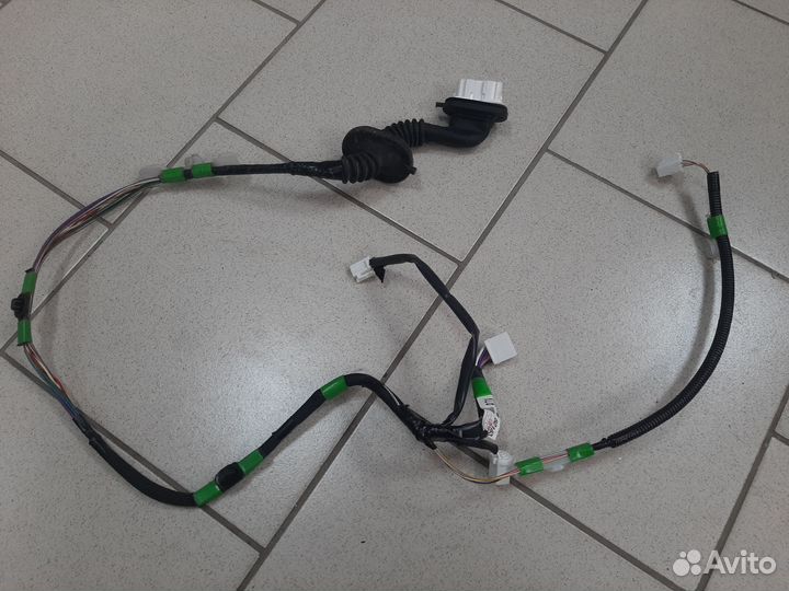 Проводка правой задней двери Rav4 40 2012-2019