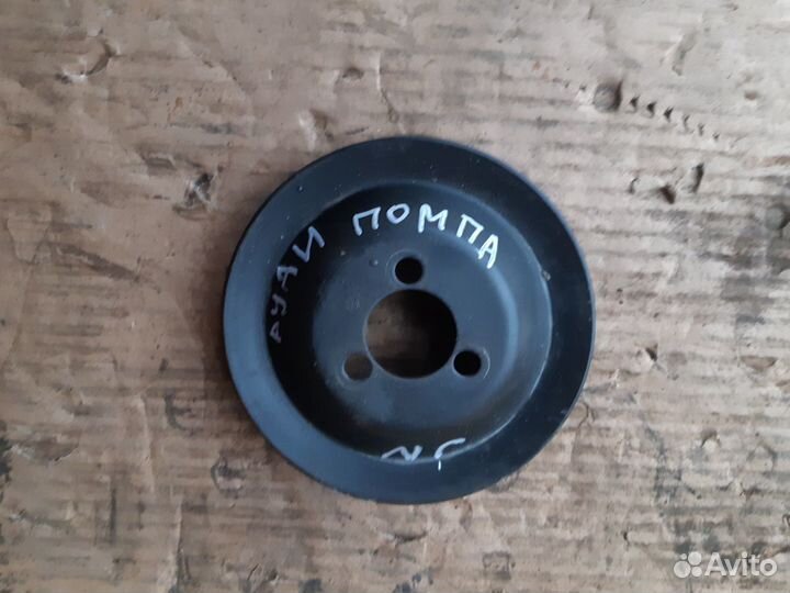 Шкив водяного насоса (помпы) Ауди 80Б3
