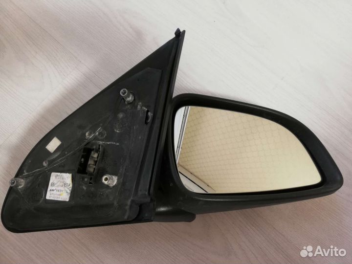 Продам зеркала на опель астра Н 2010 год