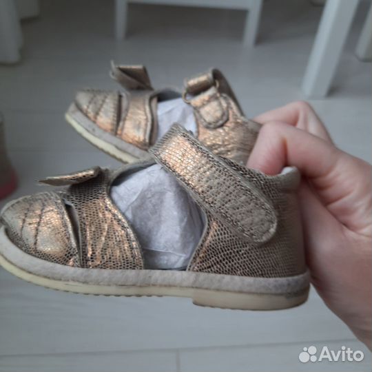 Сандалии для девочки