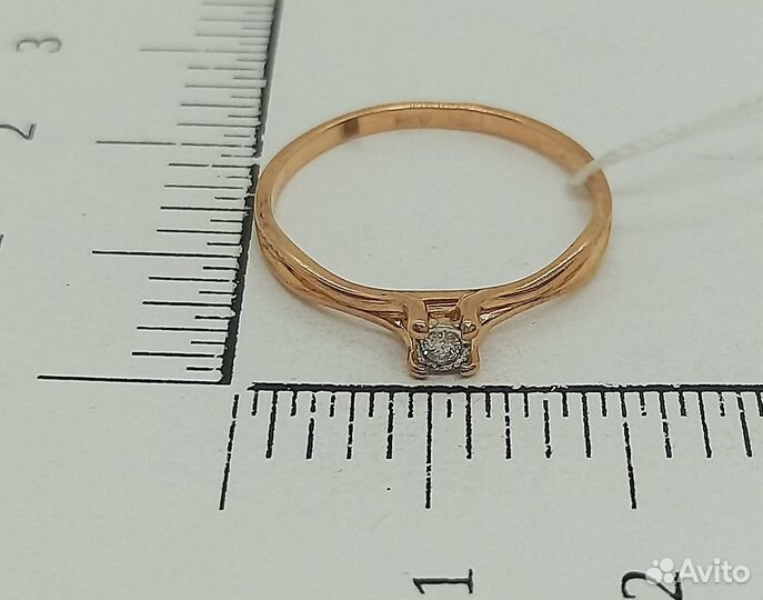 Золотое кольцо с бриллиантом 17,5р