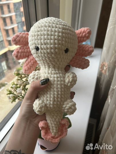 Вязаная игрушка Аксолотль