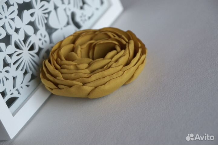 Брошь ручной работы из текстиля N 53/5