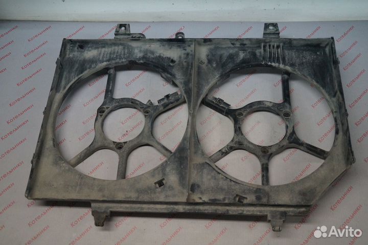 Nissan 21483-8H303 Диффузор вентиляторов