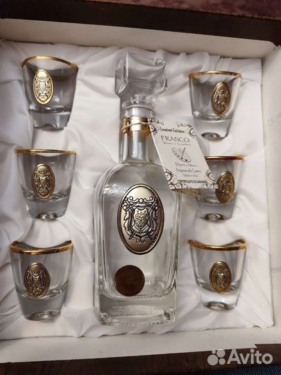 Подарочный набор для водки: штоф и стопки