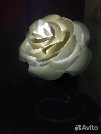 Светильник настольный роза