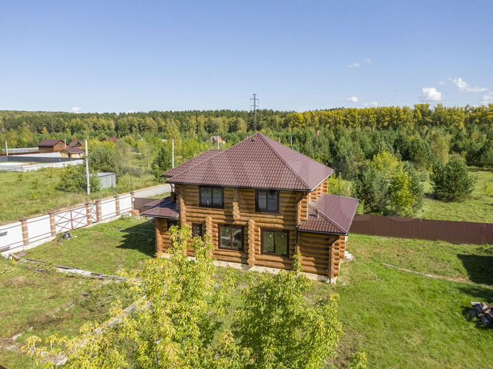 Дом 198,2 м² на участке 11,2 сот.