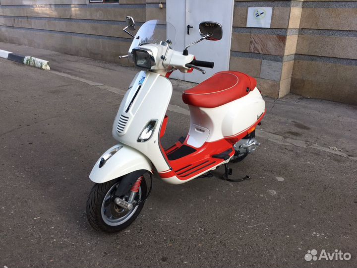 Vespa s 50 College