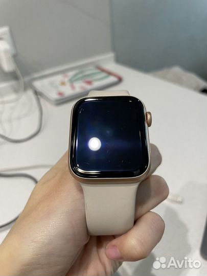 Apple Watch SE (GPS + Cellular) starlight 44мм