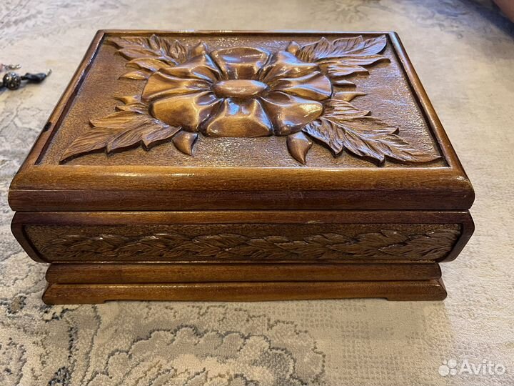 Шкатулка резная деревянная