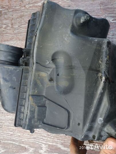 Корпус воздушного фильтра Ford Galaxy 1995-2006