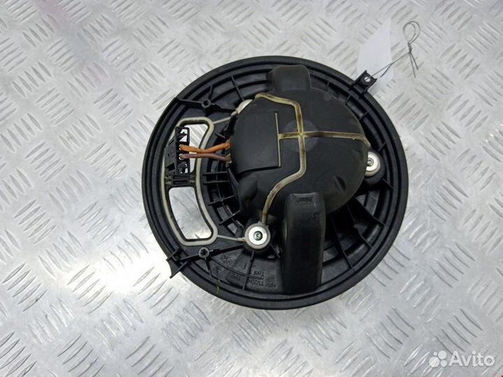 Моторчик печки BMW 3 E90/E91/E92/E93 2005