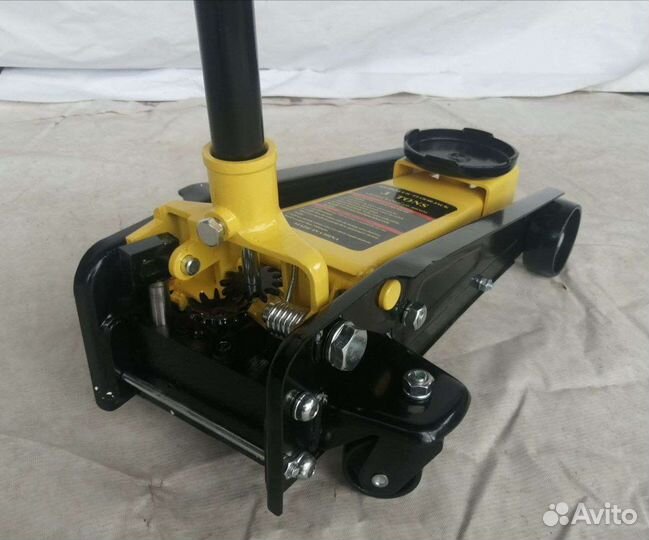Домкрат подкатной 3 тонны