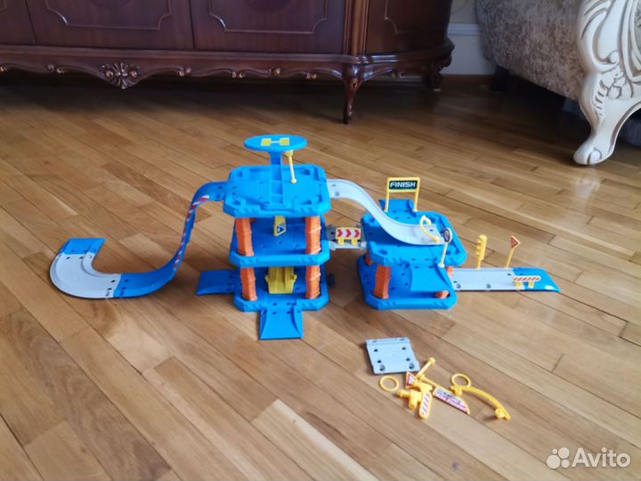 Трек парковка для машинок. Полицейский