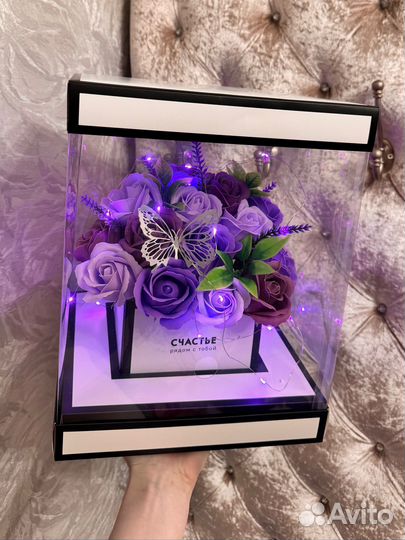 Коробочки с розами подарок девушке