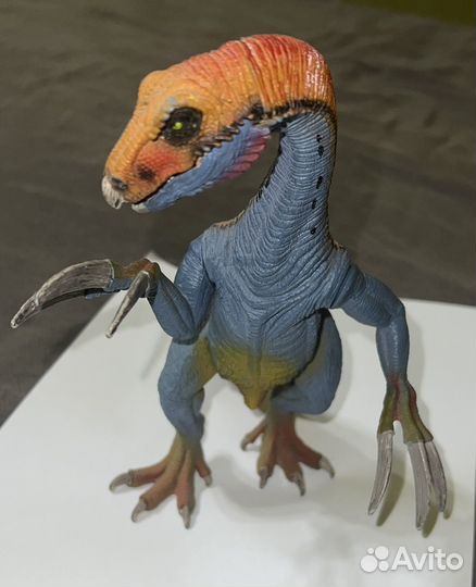 Фигурки динозавров