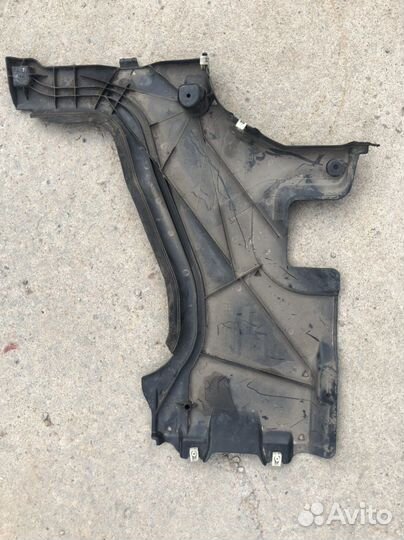 Bmw 6 G32 GT Облицовка днища бака Л