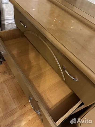 Спальный гарнитур