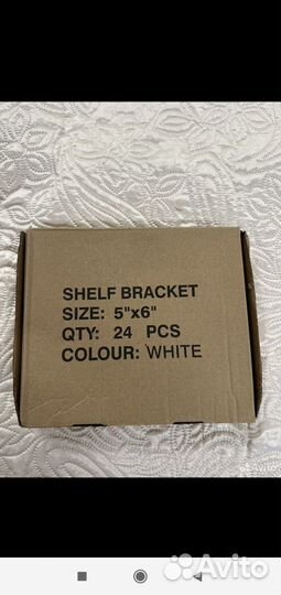 Уголок для полок