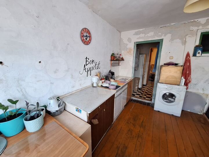 Комната 9 м² в 6-к., 3/3 эт.