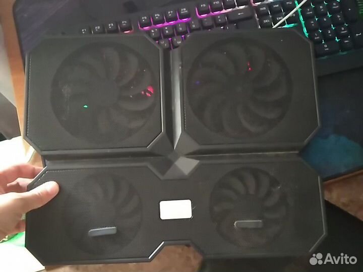 Охлаждающая подставка для ноутбука