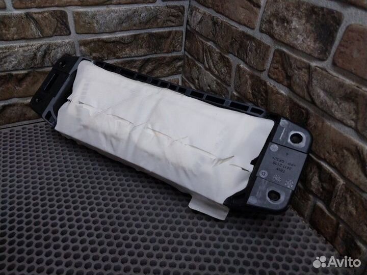 Подушка безопасности пассажира передняя