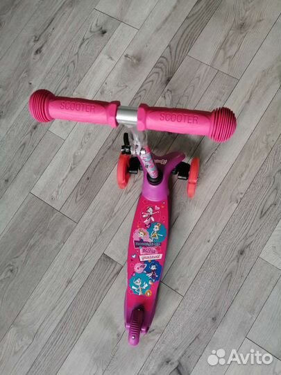 Самокат трехколесный для девочки