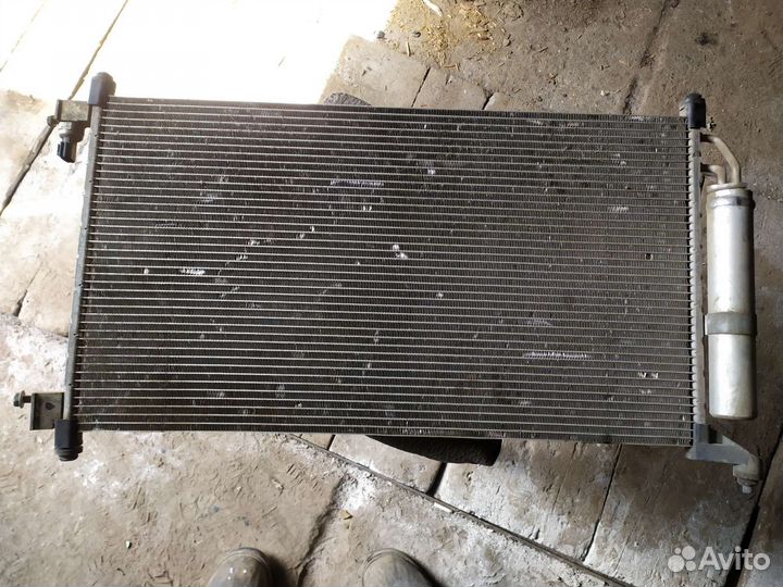 Радиатор кондиционера nissan tiida