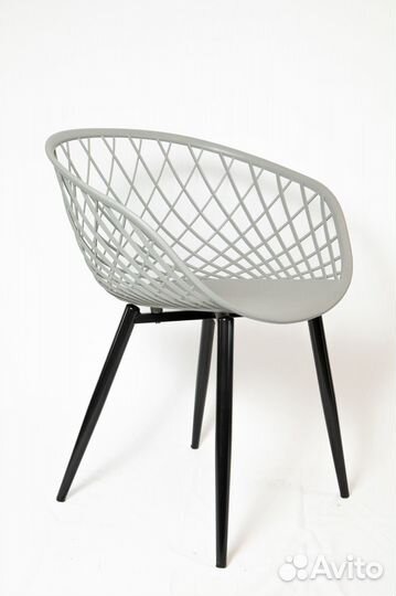 Пластиковый стул