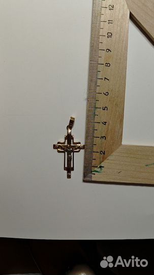 Золотой крестик с бриллиантами