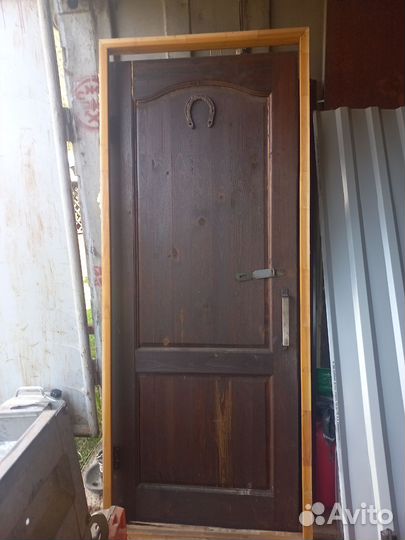 Дверь входная деревянная