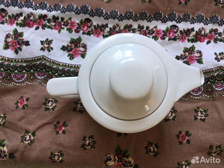 Скатерь 150/200 + заварочный чайник